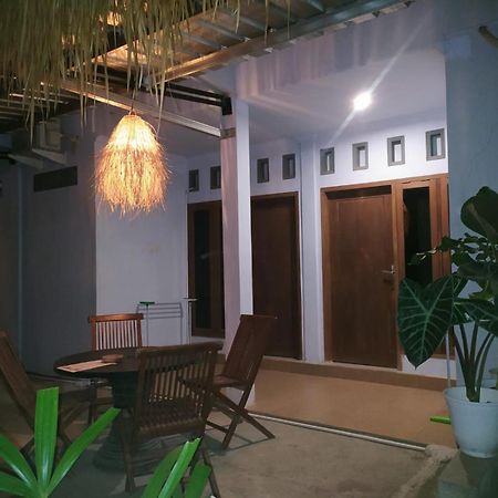 Merendeng Hostel Kuta Kuta  Экстерьер фото