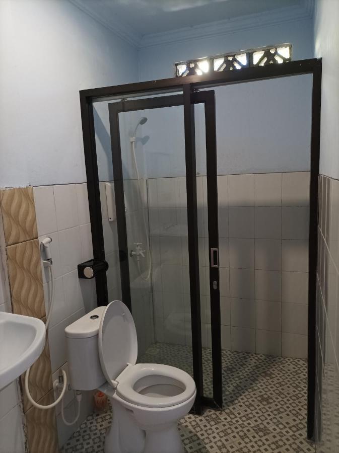 Merendeng Hostel Kuta Kuta  Экстерьер фото