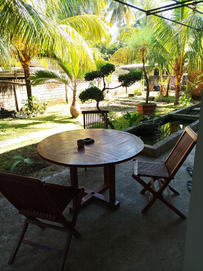 Merendeng Hostel Kuta Kuta  Экстерьер фото