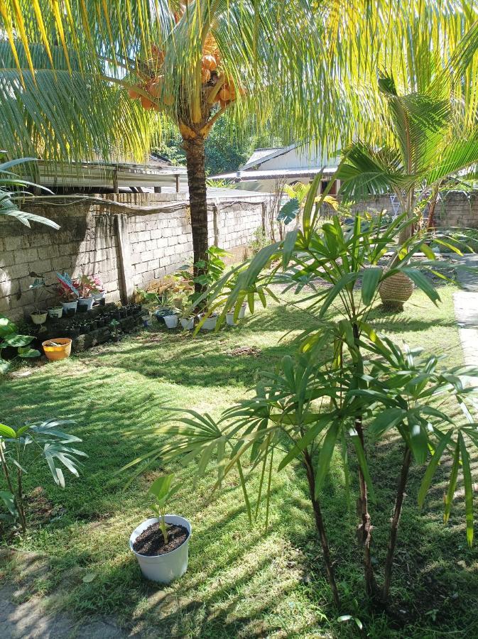 Merendeng Hostel Kuta Kuta  Экстерьер фото