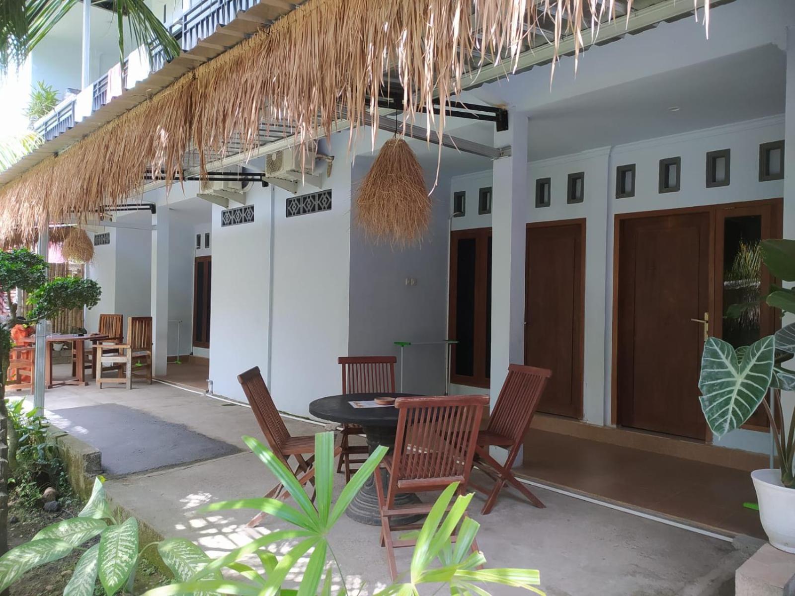 Merendeng Hostel Kuta Kuta  Экстерьер фото