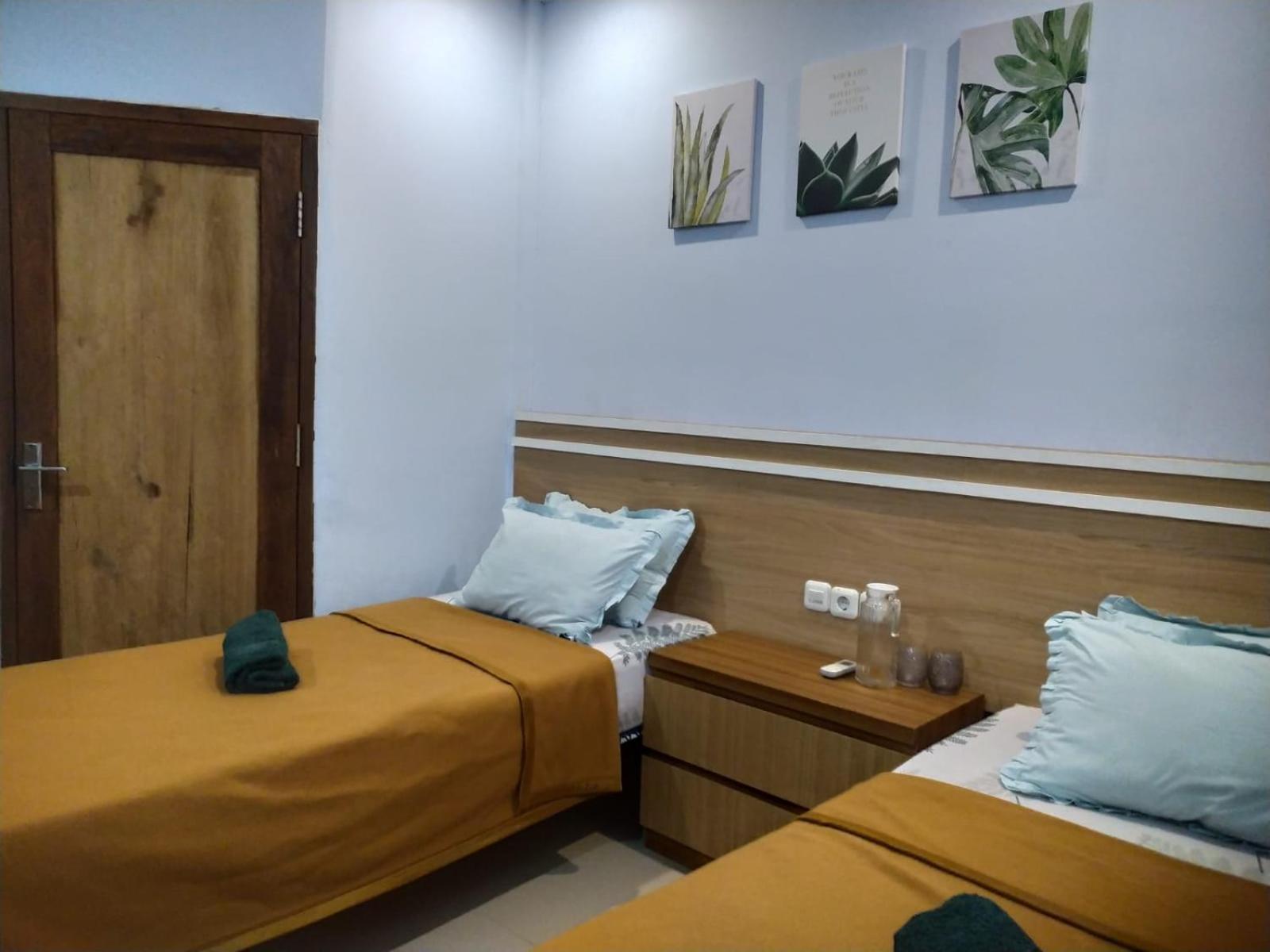 Merendeng Hostel Kuta Kuta  Экстерьер фото
