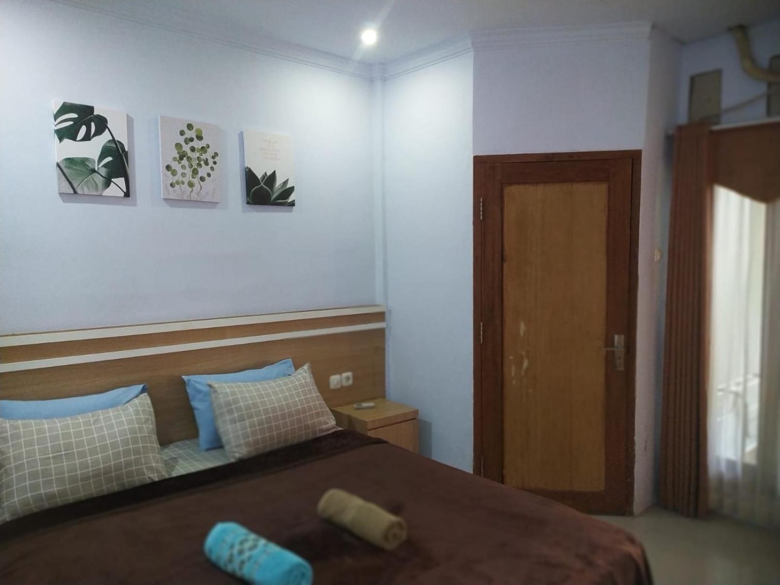 Merendeng Hostel Kuta Kuta  Экстерьер фото