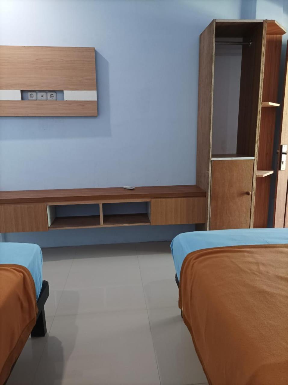Merendeng Hostel Kuta Kuta  Экстерьер фото