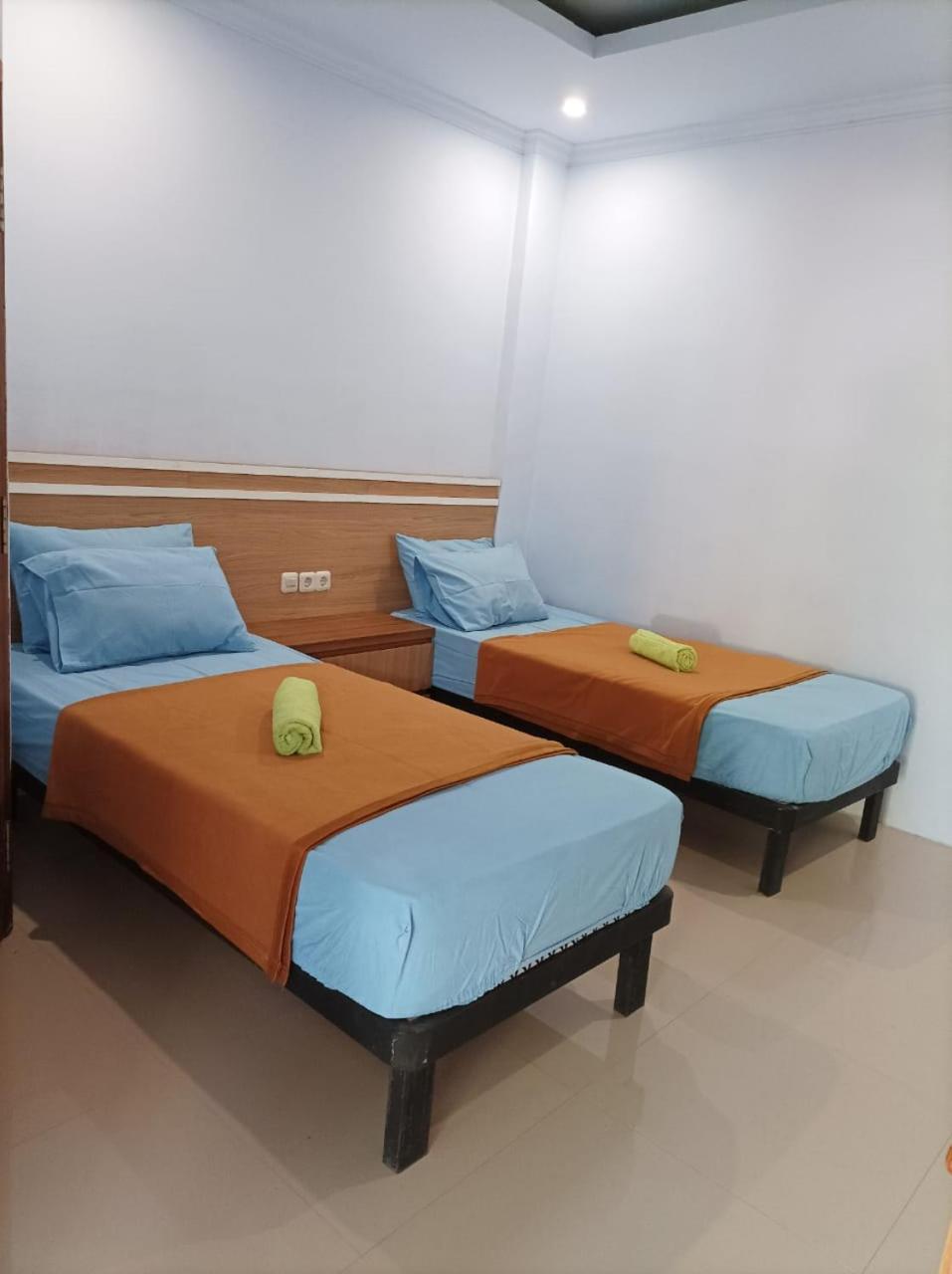 Merendeng Hostel Kuta Kuta  Экстерьер фото